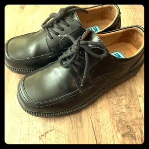 Boys Florsheim Kids shoes - Worn once - size 1